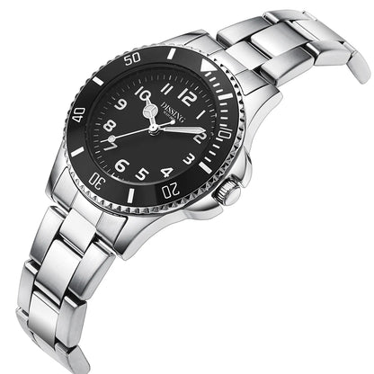 Barnaur til børn við svartari skivu og silvur ketu. Stór tøl og barnavinarligt. 